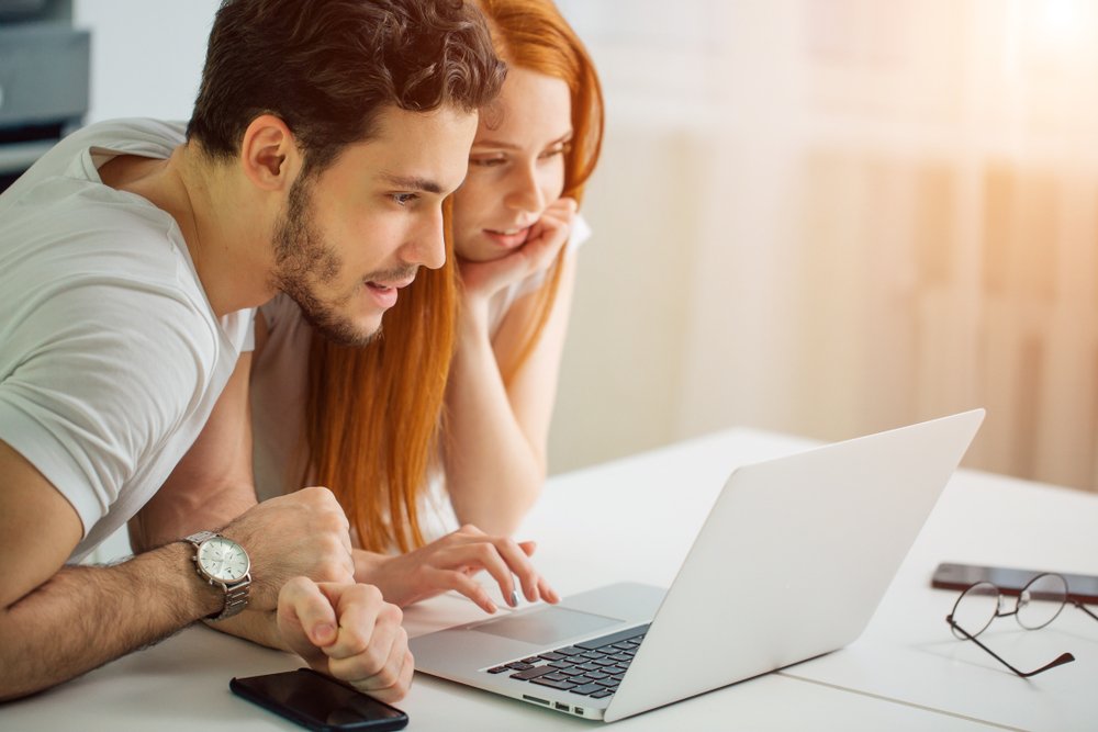 couple-checking-credit-score