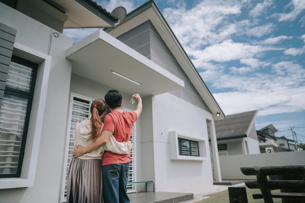 Young-couple-new-house